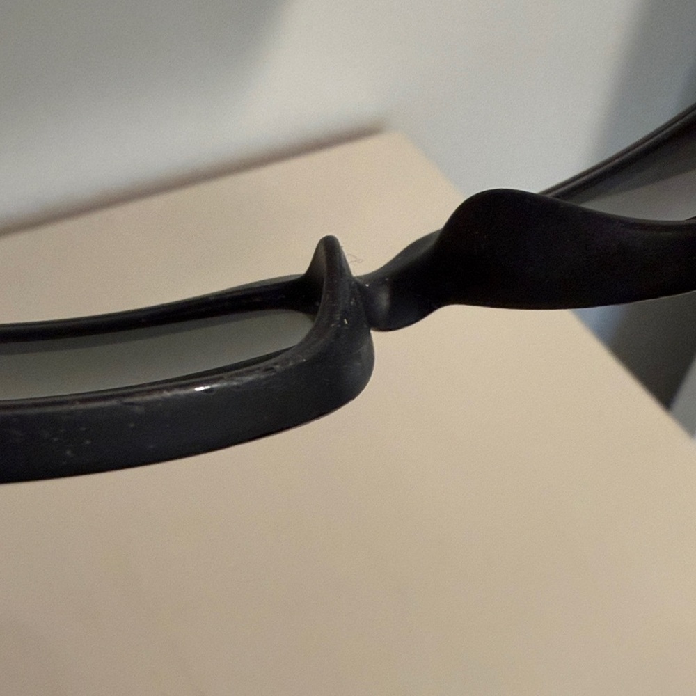 Ray BanSunglasses with Blue Mirrored Lenses - Picture 7 of 9